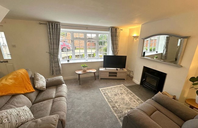 2 Bedroom Cottage Free Private Parking Fire Place - Photo 9