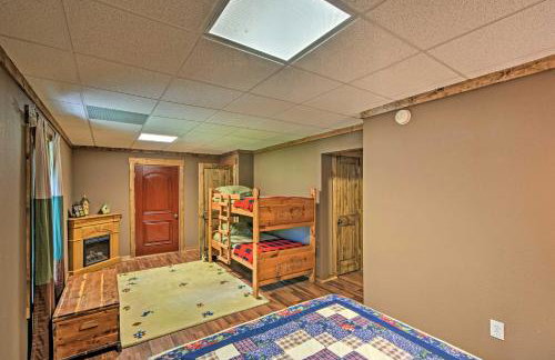 Rustic Andrews Cabin Rental with Deck and Fire Pit! - Foto 19