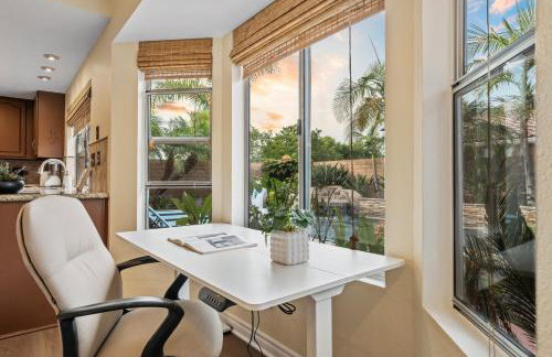 Entire Private Home with 4 Bedrooms, Pool, Hot Tub, King Bed, Garage, Available Now - Foto 49