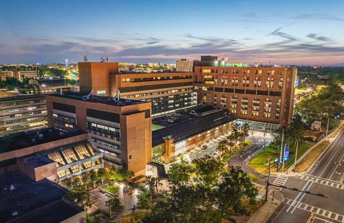 Stylish Condo min from UF & Shands Pets Welcome! - Photo 41