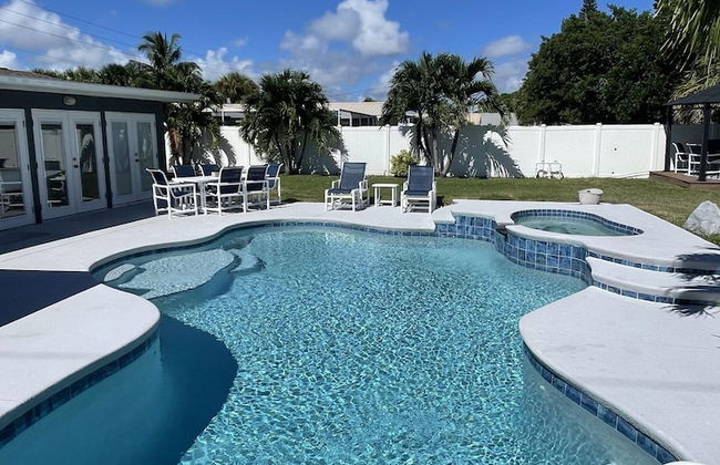 Kiss the Wave - Spacious 4BR 3BA w Pool hot tub - Foto 53