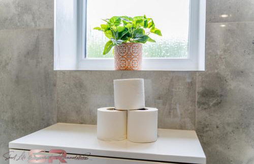 Comfortable 1-Bed House, Sleeps 4, Fast Wi-Fi with Private Garden and Free Parking - Foto 31