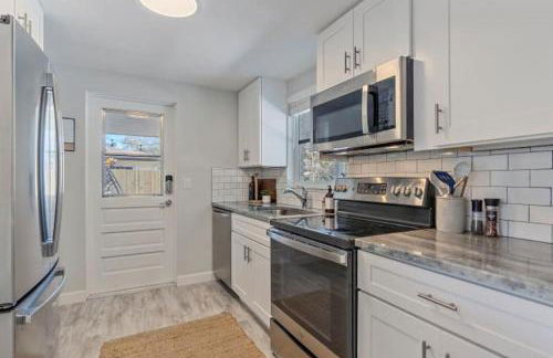 The Wisteria Oasis With heated pool and hot tub - Foto 12