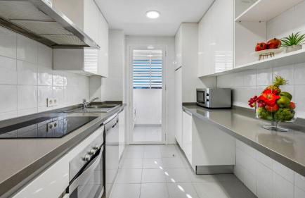 VACATION MARBELLA I Puerto Banus Sea Front, Best View, 24-7 Security, Pool - Photo 38