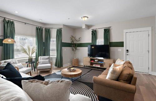 *NEW* Charm on Church ~ Cozy, Modern, Downtown Apt - Foto 8