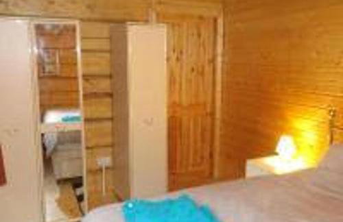 Hand built log cabin at Avonvale Holiday Lodges - Photo 16