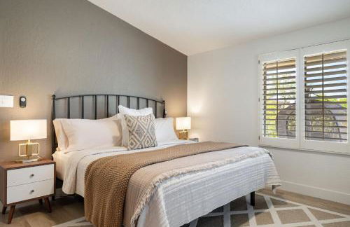 Bus Stop Saloon - Cave Creek with Spa - Photo 73