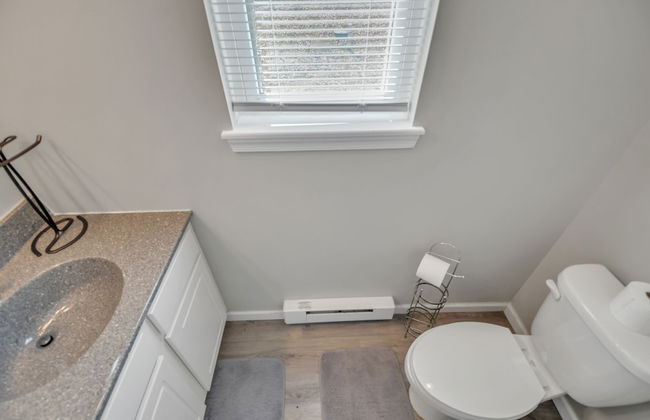 Pocono Retreat: Lake, Firepit, Bbq, Gameroom, Ski 4 Bedroom Home by RedAwning - Foto 16