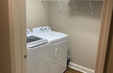 Cozy Country Poolside Getaway, 2BR, Near ATL - Foto 10