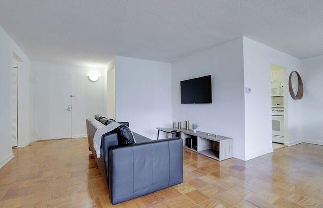 Convenient Apt Near Airport - Photo 23