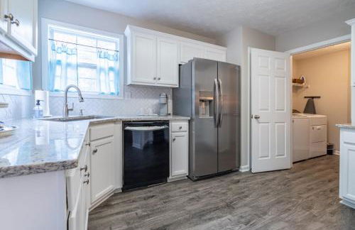 Spacious 3BR Home on Sprawling Serene Grounds - Foto 11