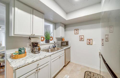 5 Mi to Route 66 Fun! Tulsa Towhome with Game Room - Foto 10