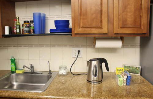 2 Bed 2 Bath Condo with Amenities - Foto 17