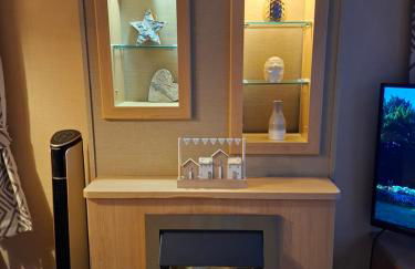 Caravan with hot tub at Tattershall lakes - Foto 22