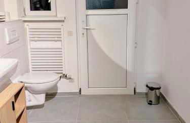 Near Messe, Airport, City Center with Private Garden and Parking - Foto 22