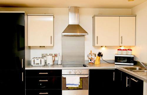 Birmingham City Centre Beautiful Apartment Walking Distance to Bullring Shopping Centre Private Parking - Photo 17