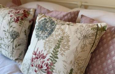 Charming Country Cottage with Lovely Views - Foto 13