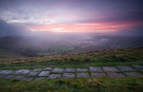 Carr’s cottage Eyam Peak District, - Photo 51