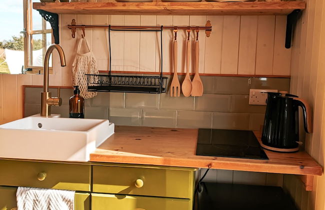 Stunning Shepherd's Hut Retreat, North Devon - Photo 11