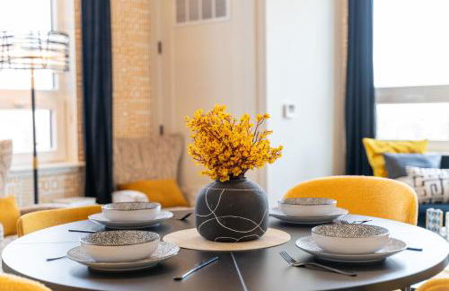 Bright and Bold Escape with NYC Views and Free Parking, Sleeps 9 and 2 Baths - Foto 37