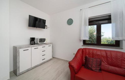 2 Bedroom Lovely Apartment In Rtina - Photo 6