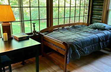 Cozy Private Log Cabin on acreage - Foto 32