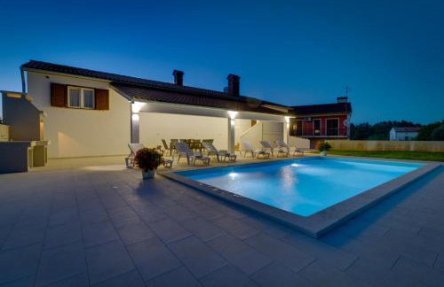 Lovely VILLA Piljan with a private swimming POOL - Foto 9