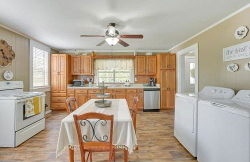 2 Mi to Lake Lineville Farmhouse with Fire Pit - Foto 10