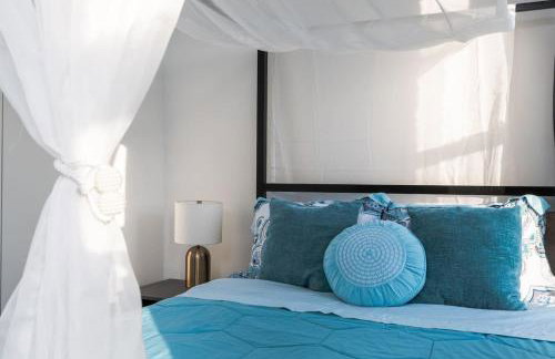 Sunny Modern Loft Montrose Beach Rooftop WFH Gym - Photo 1