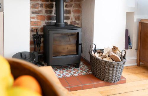 Cozy with Character Vibrant Cottage Style Flat at Leith Links Park - Photo 15