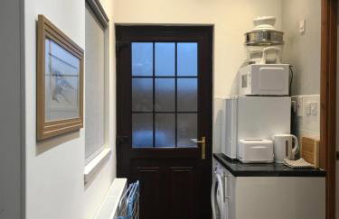 Ensuite room with micro, fridge, washer drier - Foto 10