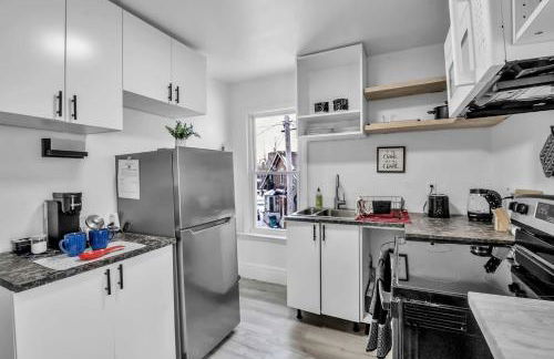 Spacious 4BR Near UB Niagara Falls - Pet Friendly - Photo 12