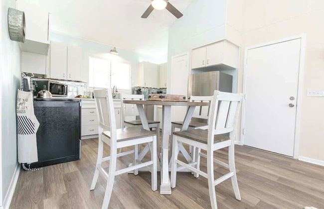 Texas Charm Cottage - 1 Block From the Lake & Hill Country Views - Foto 7