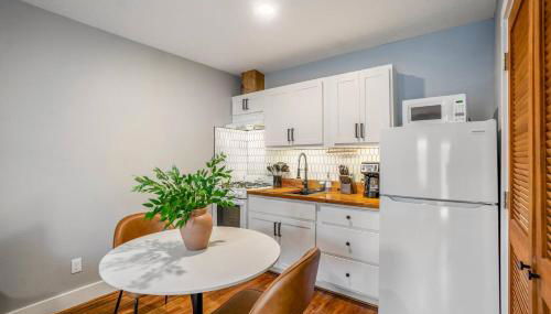 Cozy, Fully-Equipped Studio With Gated Parking! - Foto 3, Other