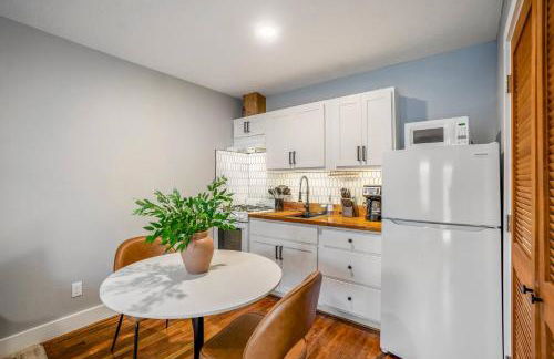 Cozy, Fully-Equipped Studio With Gated Parking! - Foto 3