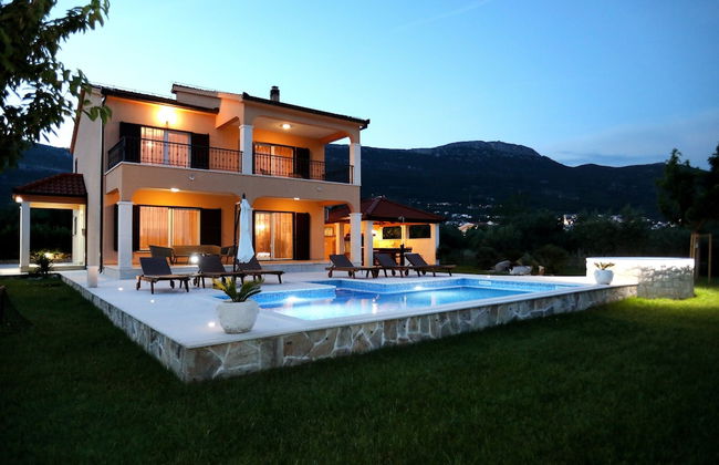 Luxury Secluded Villa w. Pool, Jacuzzi and Garden - Photo 36