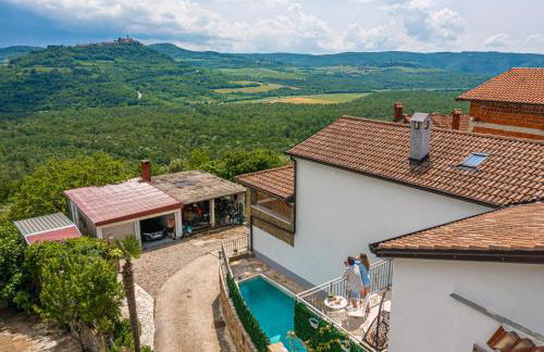 Holiday Home Belveder Motovun with heated pool - Foto 1