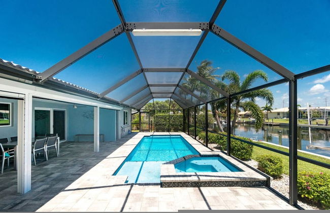 Tranquility - Waterfront Villa With Pool Dock - Photo 2