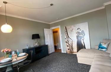 Zentraler Altbaucharme mit Blick über die Stadt - Foto 2