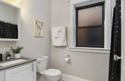 Modern & Spacious 3BR Apt with In-Unit Laundry - Bstone 2 - Photo 8