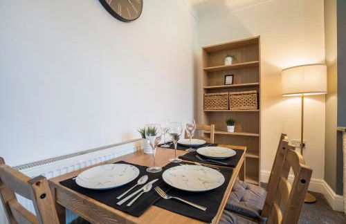 Modern Apartment -Free Parking - by Holiday Homes - Foto 31