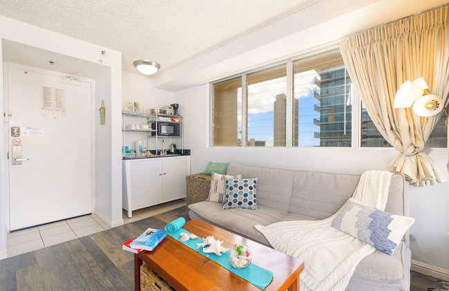 Cozy Studios at Aloha Surf Close to Waikiki Beach - Photo 44
