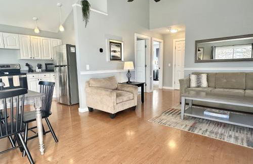 3 BR Private Pondside View New Reno [Moose Lodge] - Foto 28