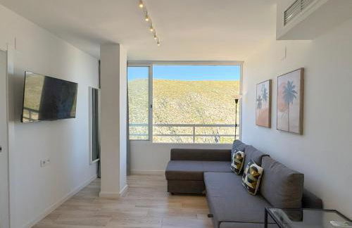 NUEVO, primera linea de playa, con piscina y vistas al mar - Foto 9