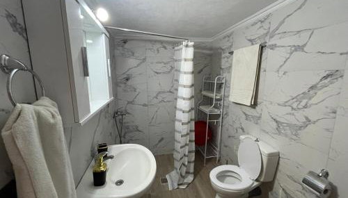 Lemon Tree House - Photo 3, towels, Shower