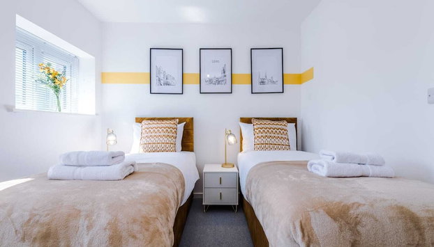 Stunning 2-bed Apartment With Allocated Parking - Foto 2, Habitación