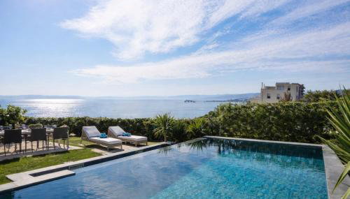 New LUXURY apartment with sea view and PRIVATE heated pool, 50m from the beach - Photo 1
