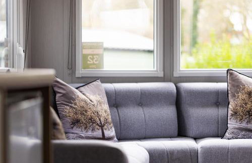 The Lake House - Quiet, Dog Friendly, By the Lake, Free Parking - Photo 17