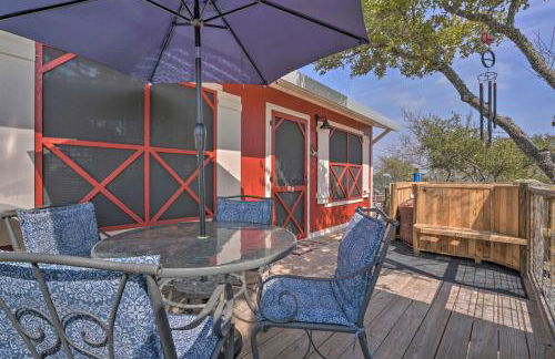 Kerrville Converted Barn Tiny Home with Kayaks! - Foto 16