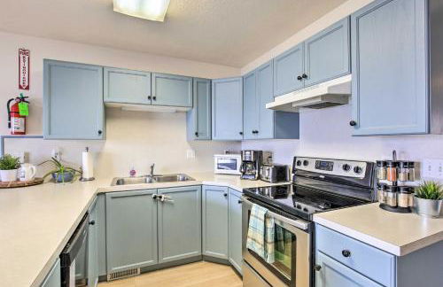 Spacious Garden City Townhome with Lake Views! - Photo 13